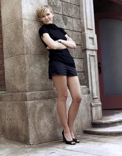 Kirsten Dunst feet photo thumbnail