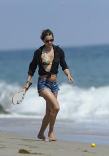 Alessandra Ambrosio feet photo thumbnail