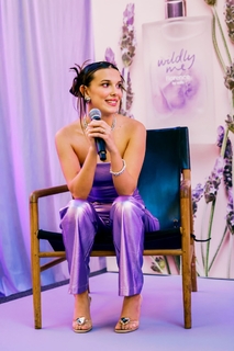 Millie Bobby Brown feet photo thumbnail