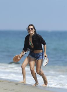Alessandra Ambrosio feet photo thumbnail