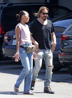Zoe Saldana feet photo thumbnail