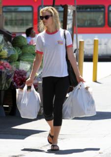Ali Larter feet photo thumbnail