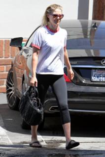 Ali Larter feet photo thumbnail