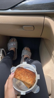 Anushka Sen feet photo thumbnail