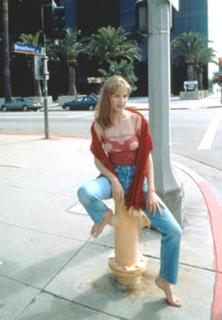 Hilary Swank feet photo thumbnail