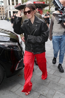 Millie Bobby Brown feet photo thumbnail