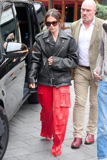 Millie Bobby Brown feet photo thumbnail