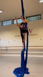 Federica Pellegrini feet photo thumbnail