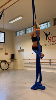 Federica Pellegrini feet photo thumbnail