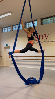 Federica Pellegrini feet photo thumbnail