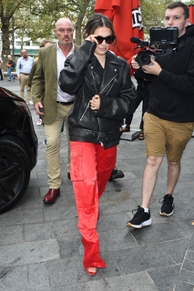 Millie Bobby Brown feet photo thumbnail