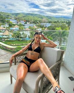 Victoria Waldrip feet photo thumbnail
