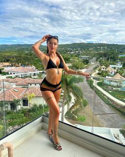 Victoria Waldrip feet photo thumbnail