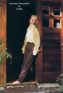 Juliette Lewis feet photo thumbnail