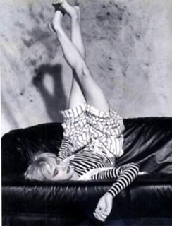 Juliette Lewis feet photo thumbnail