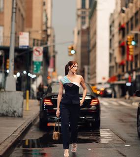 Iris Mittenaere feet photo thumbnail