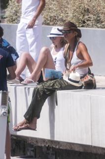 Elle Macpherson feet photo thumbnail