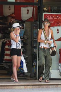 Elle Macpherson feet photo thumbnail