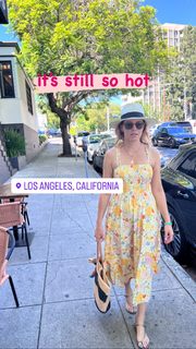 Elizabeth Banks feet photo thumbnail