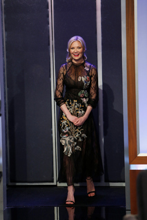 Kirsten Dunst feet photo thumbnail