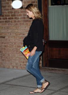 Heidi Klum feet photo thumbnail