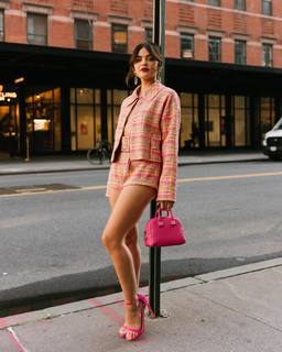 Lucy Hale feet photo thumbnail