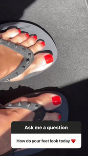 Heidi Klum feet photo thumbnail