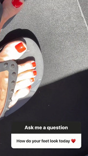 Heidi Klum feet photo thumbnail