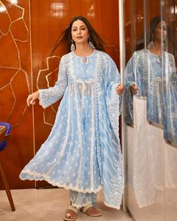 Hina Khan feet photo thumbnail