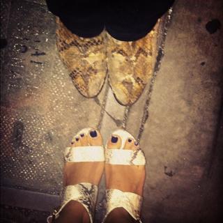 Emily Osment feet photo thumbnail