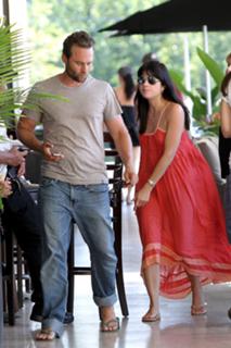 Selma Blair feet photo thumbnail