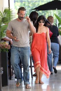 Selma Blair feet photo thumbnail