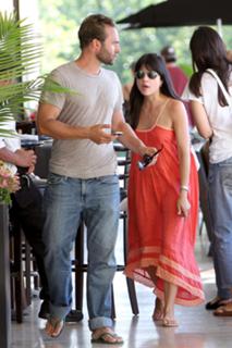 Selma Blair feet photo thumbnail