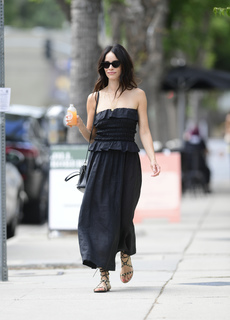 Abigail Spencer feet photo thumbnail
