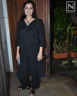 Dia Mirza feet photo thumbnail