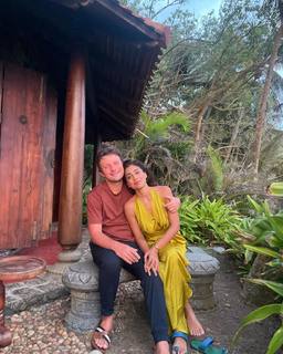 Shriya Saran feet photo thumbnail