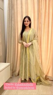 Jannat Zubair Rahmani feet photo thumbnail