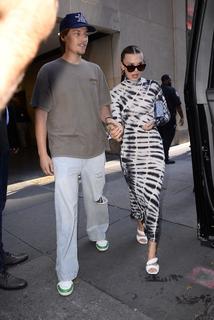 Millie Bobby Brown feet photo thumbnail