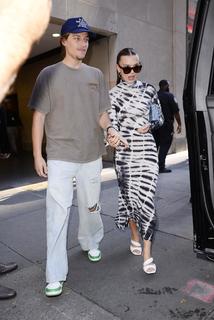 Millie Bobby Brown feet photo thumbnail