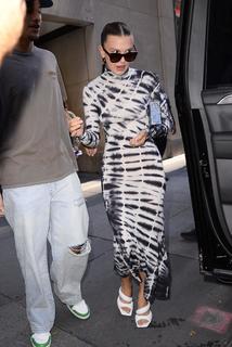 Millie Bobby Brown feet photo thumbnail