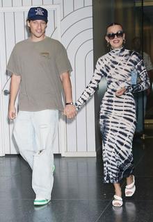 Millie Bobby Brown feet photo thumbnail