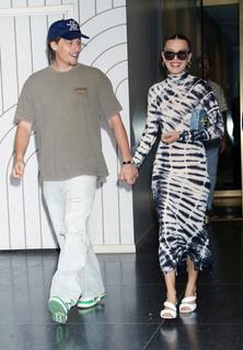 Millie Bobby Brown feet photo thumbnail