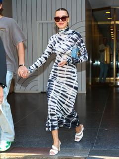 Millie Bobby Brown feet photo thumbnail
