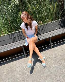 Tania Rincón feet photo thumbnail