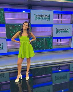 Tania Rincón feet photo thumbnail