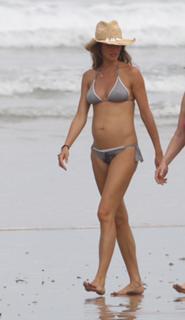 Gisele Bündchen feet photo thumbnail