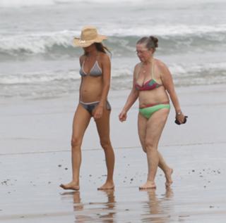 Gisele Bündchen feet photo thumbnail