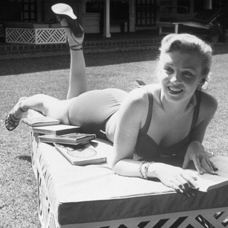 Marilyn Monroe feet photo thumbnail