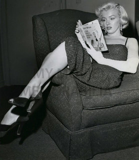 Marilyn Monroe feet photo thumbnail