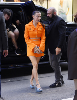Millie Bobby Brown feet photo thumbnail